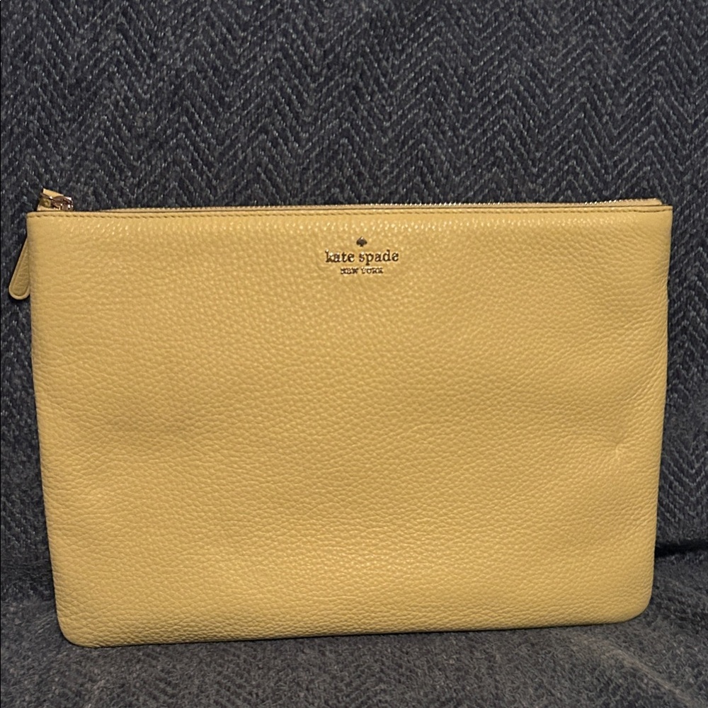 New without tags ♠️ Kate Spade Pale Yellow Pebbled Leather Zip Wrislet